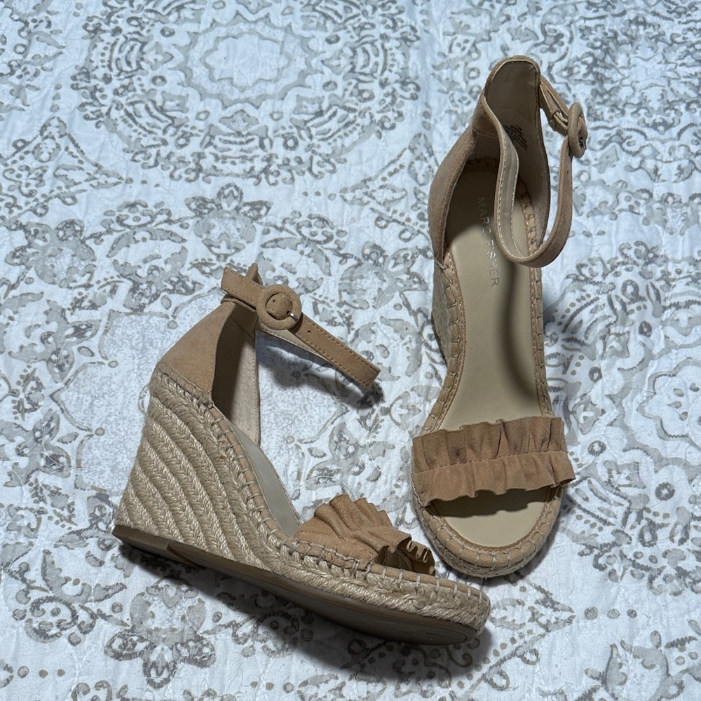 Elegant Tan Wedge Sandals